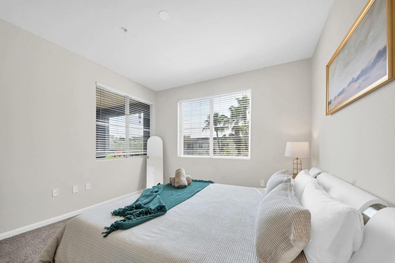 Lux Oasis In Woodland Hills